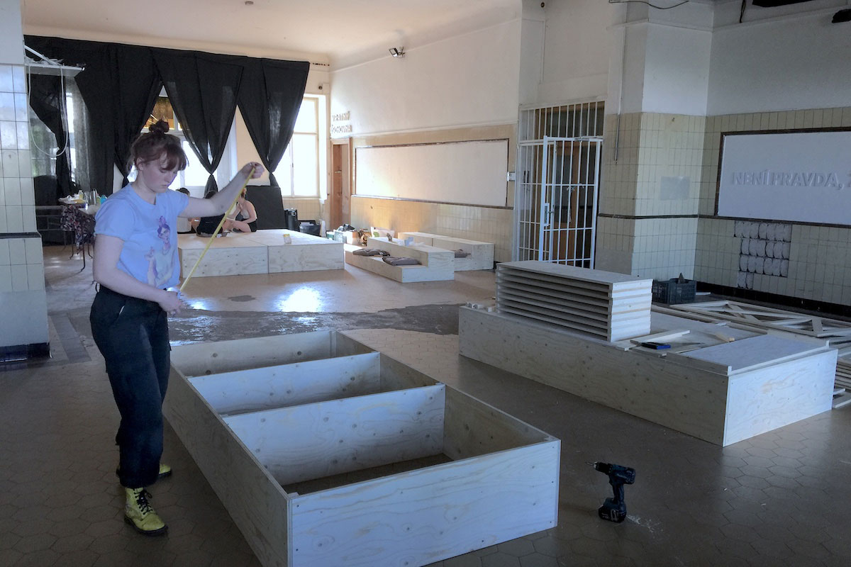 mobile-platform-open-flat