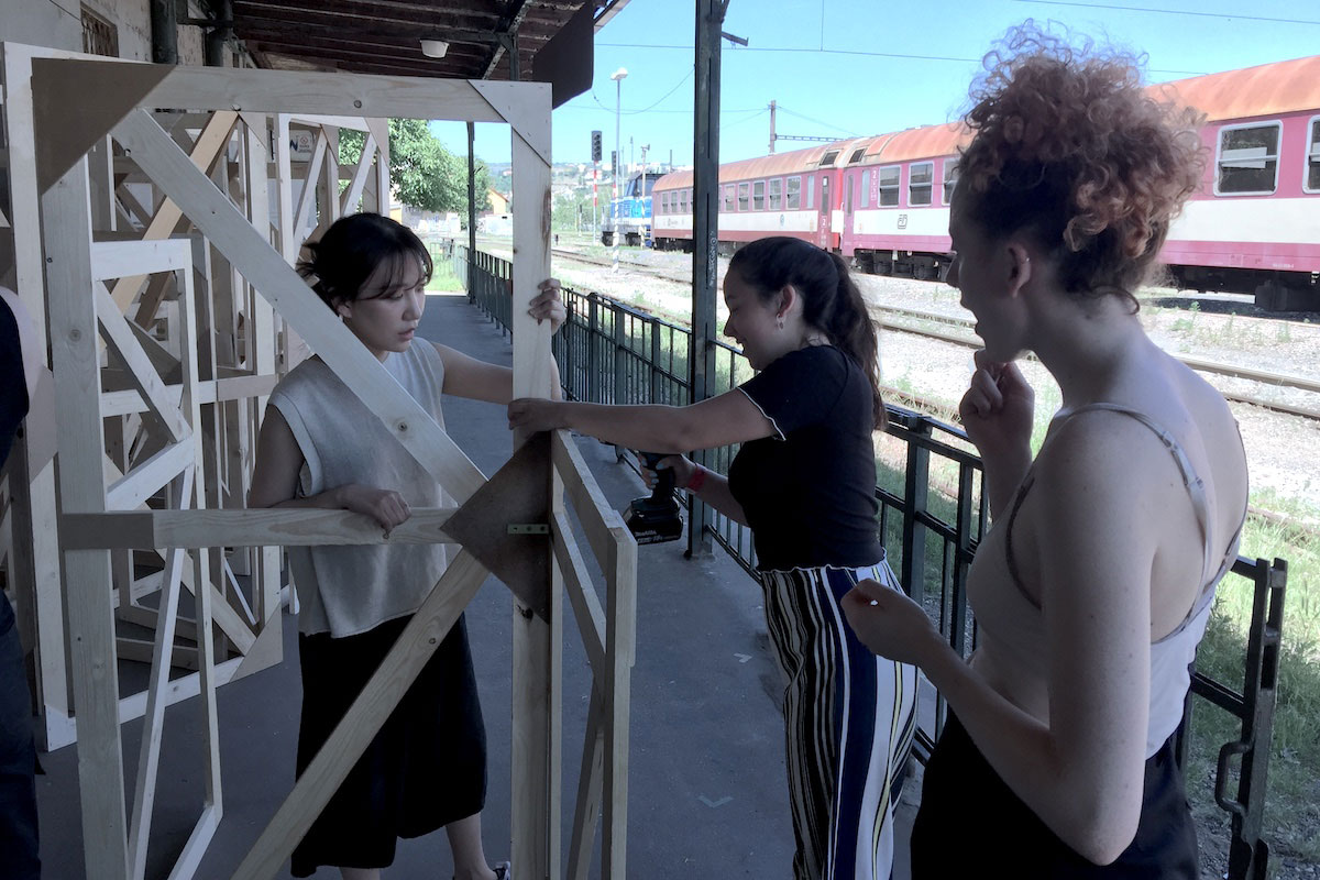 mobile-platform-open-flat