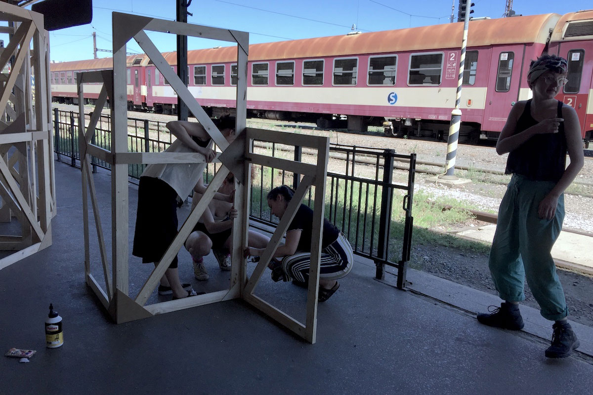 mobile-platform-open-flat